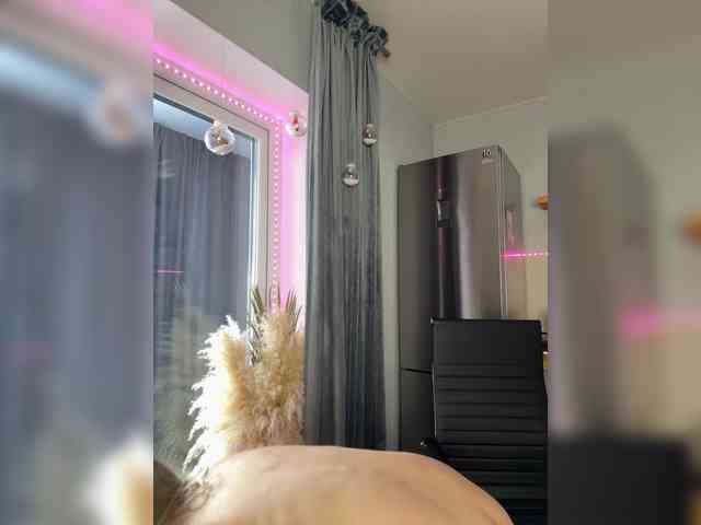 Lunesa's webcam live show