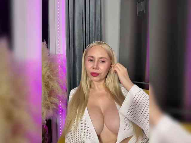 Lunesa Live Webcam on BongaCams