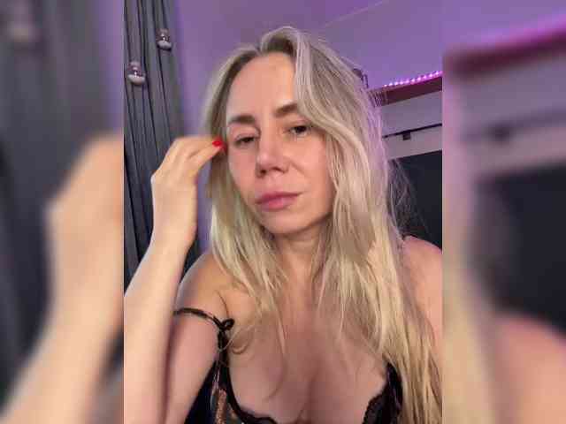 Lunesa Live Webcam on BongaCams