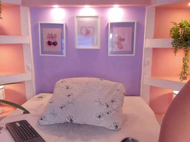 IsabellaHiill's BongaCams show and profile