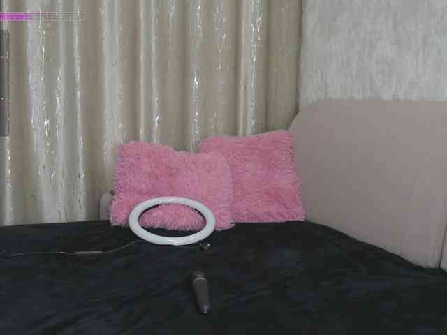 MilaLove webcam