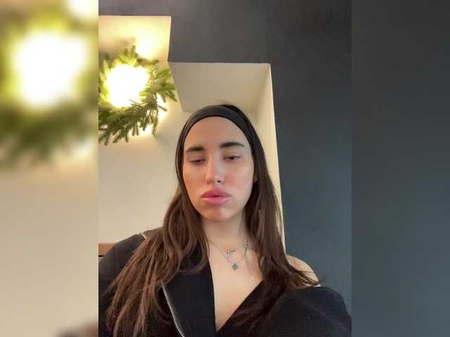 Etokiska's BongaCams show and profile