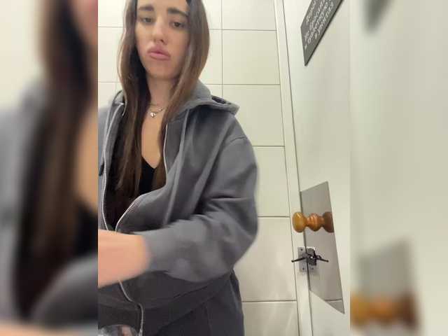 Etokiska's BongaCams show and profile