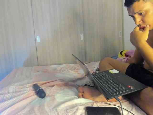 Aaron-AnnCams69 webcam