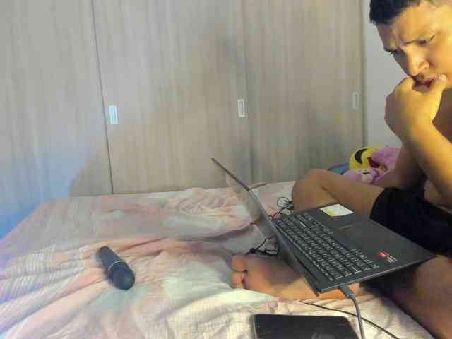 Aaron-AnnCams69 webcam