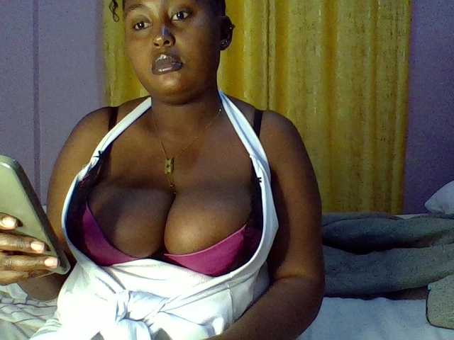 curvysexy's BongaCams show and profile