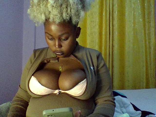 curvysexy's BongaCams show and profile