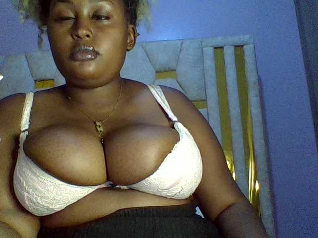 curvysexy's BongaCams show and profile