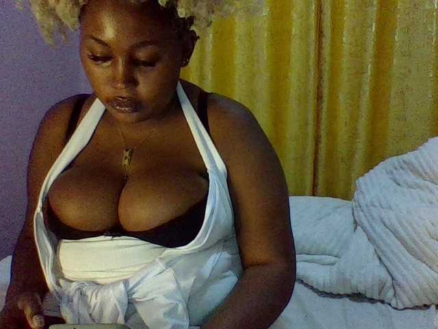 curvysexy's BongaCams show and profile