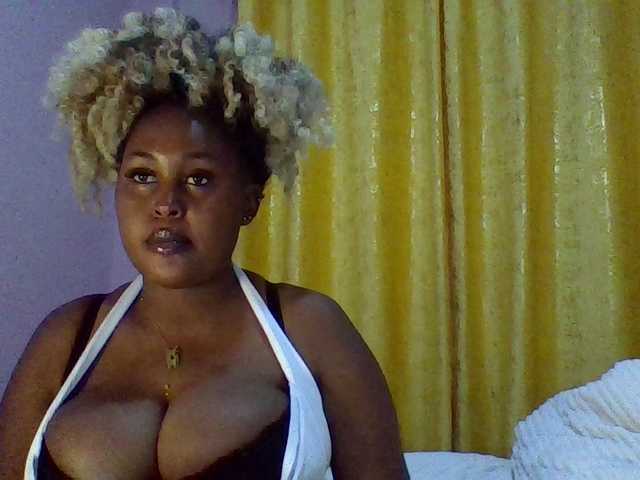 curvysexy's BongaCams show and profile