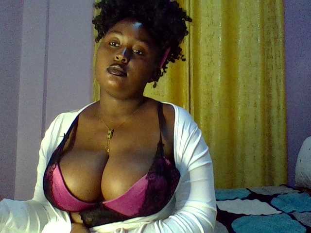 curvysexy's BongaCams show and profile