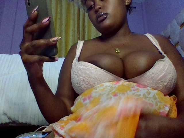 curvysexy's BongaCams show and profile