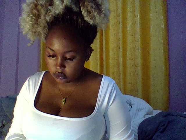 curvysexy's BongaCams show and profile