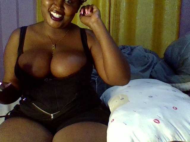 Curvysexy webcam bongacams model stream image