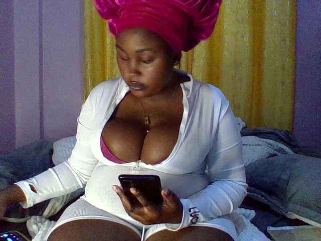 curvysexy's BongaCams show and profile