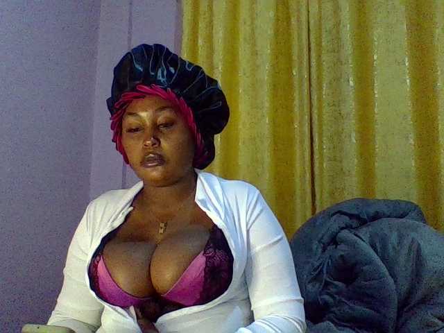 curvysexy's BongaCams show and profile