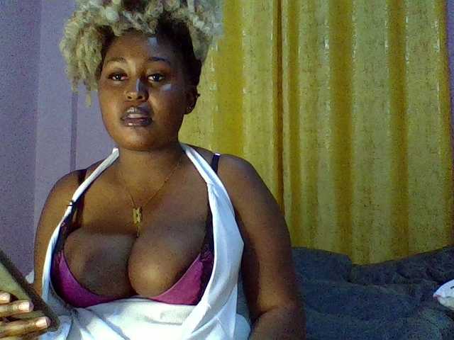 curvysexy's BongaCams show and profile