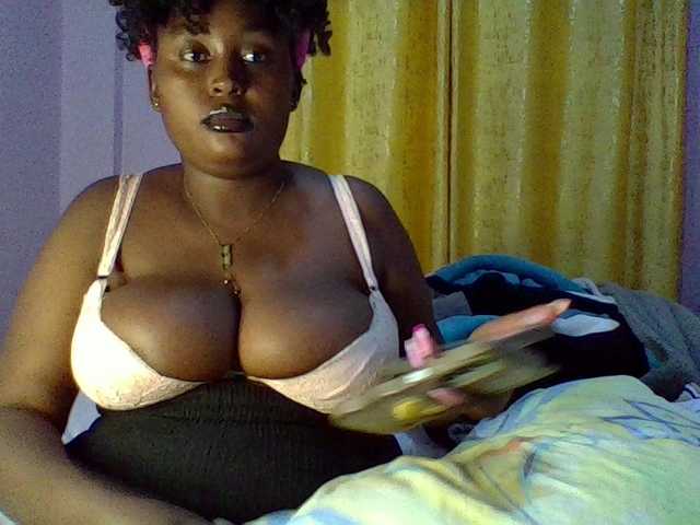 curvysexy's BongaCams show and profile