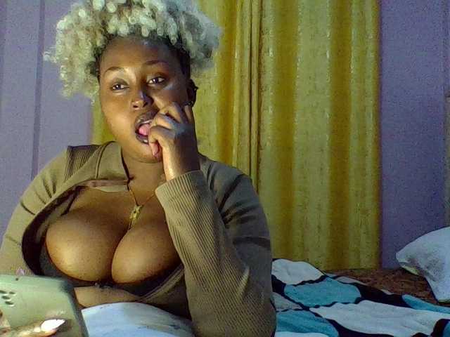 curvysexy's BongaCams show and profile