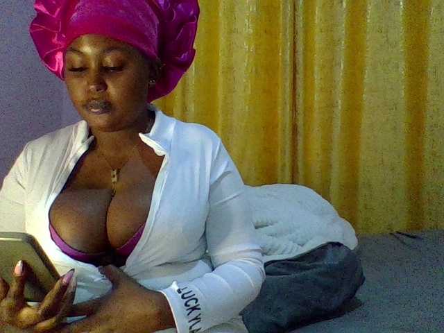 curvysexy's BongaCams show and profile