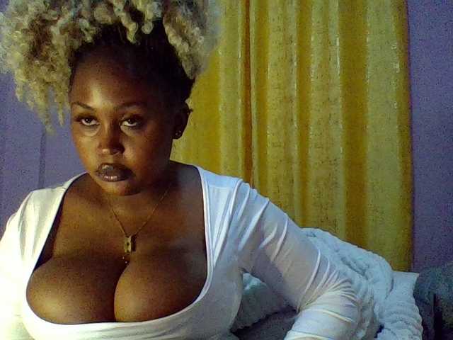 curvysexy's BongaCams show and profile