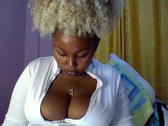 curvysexy's BongaCams show and profile