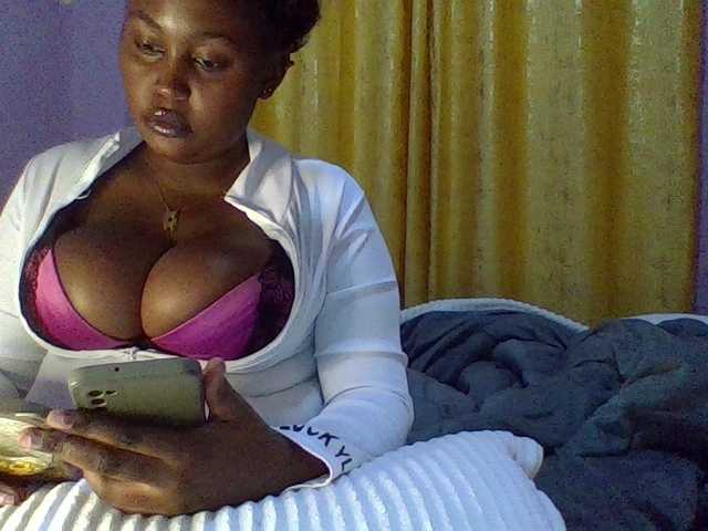 curvysexy's BongaCams show and profile