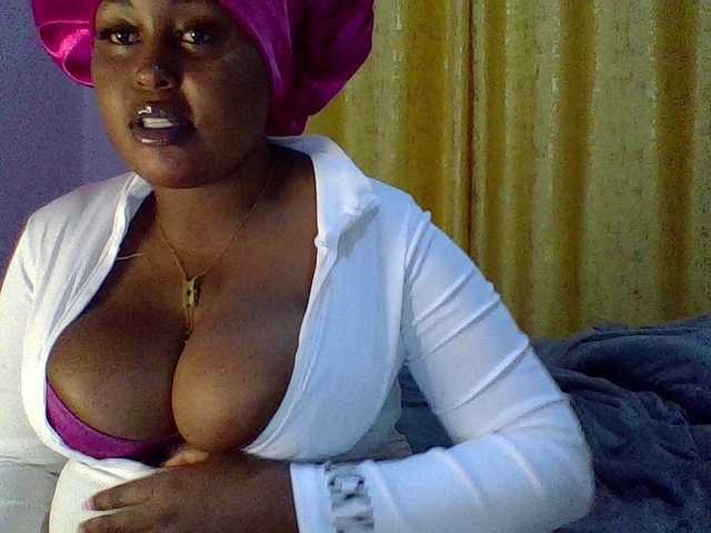 curvysexy's BongaCams show and profile