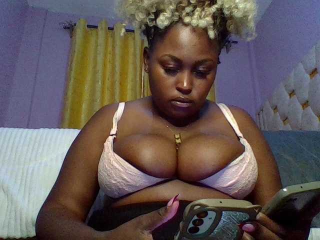 curvysexy's BongaCams show and profile