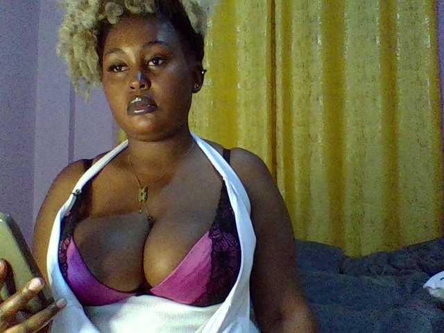 curvysexy's BongaCams show and profile