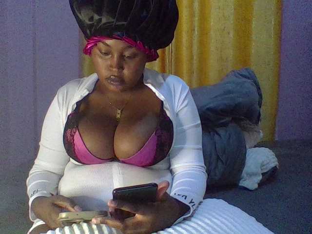 curvysexy's BongaCams show and profile