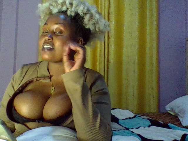 curvysexy's BongaCams show and profile