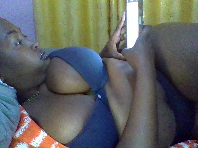 curvysexy's BongaCams show and profile