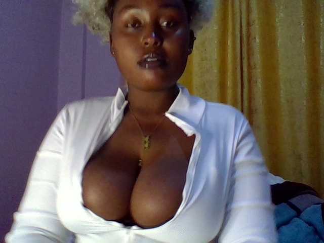 curvysexy's BongaCams show and profile