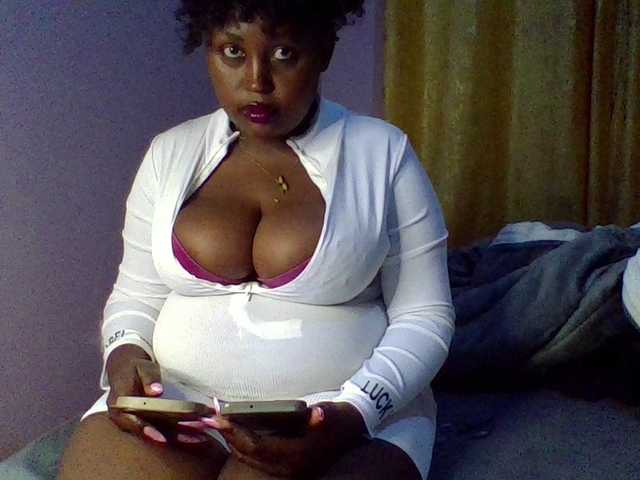 curvysexy's BongaCams show and profile