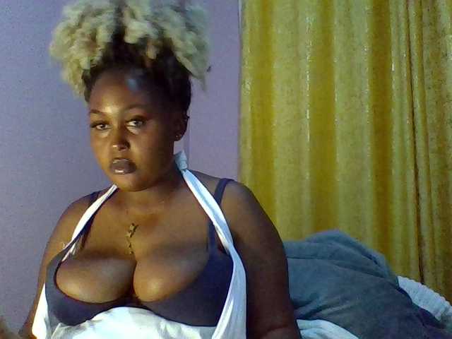 curvysexy's BongaCams show and profile