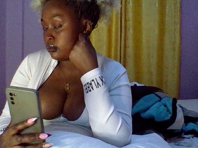 curvysexy's BongaCams show and profile