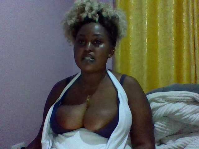 Curvysexy webcam bongacams model stream image