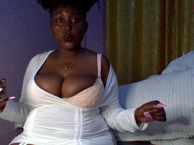 curvysexy's BongaCams show and profile