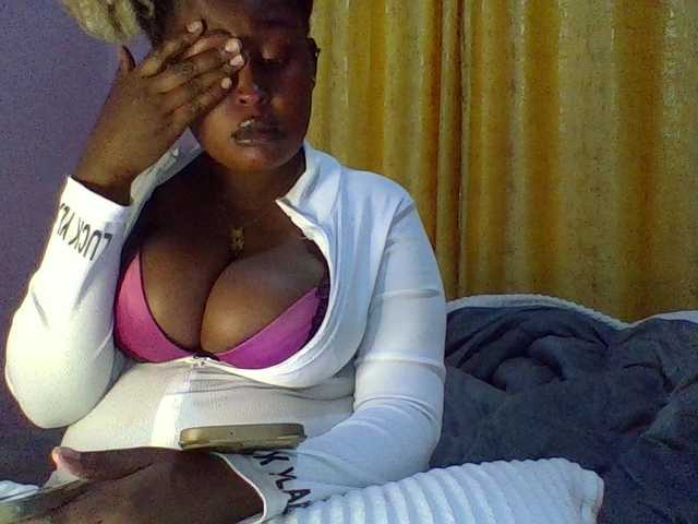 curvysexy's BongaCams show and profile