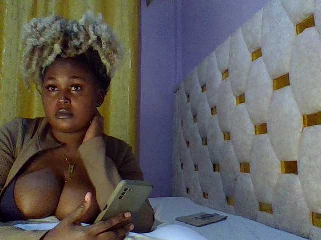 curvysexy's BongaCams show and profile