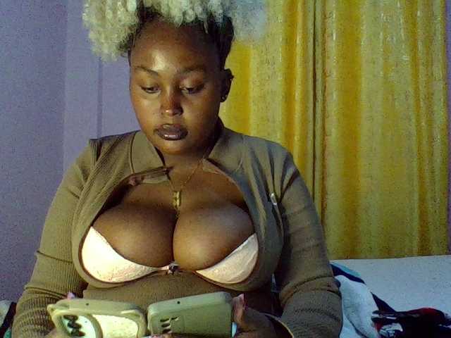 curvysexy's BongaCams show and profile