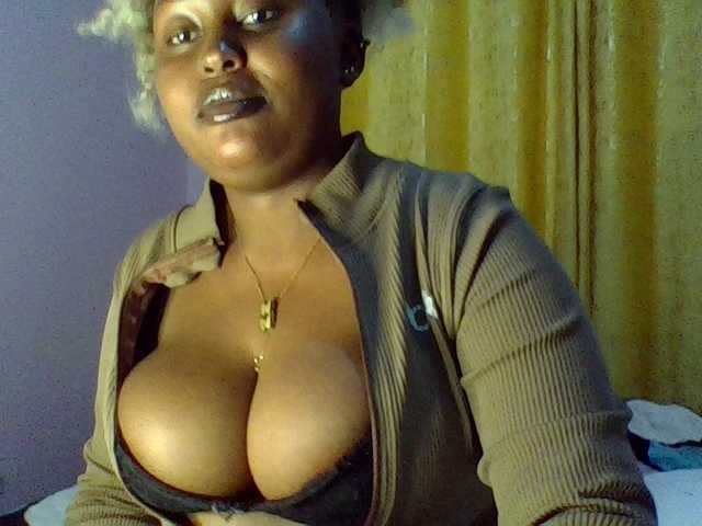 curvysexy's BongaCams show and profile