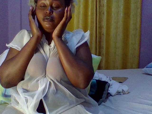 Curvysexy webcam bongacams model stream image