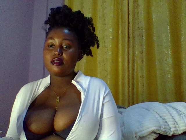 curvysexy's BongaCams show and profile