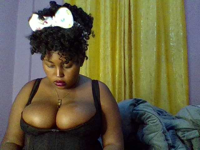 curvysexy's BongaCams show and profile