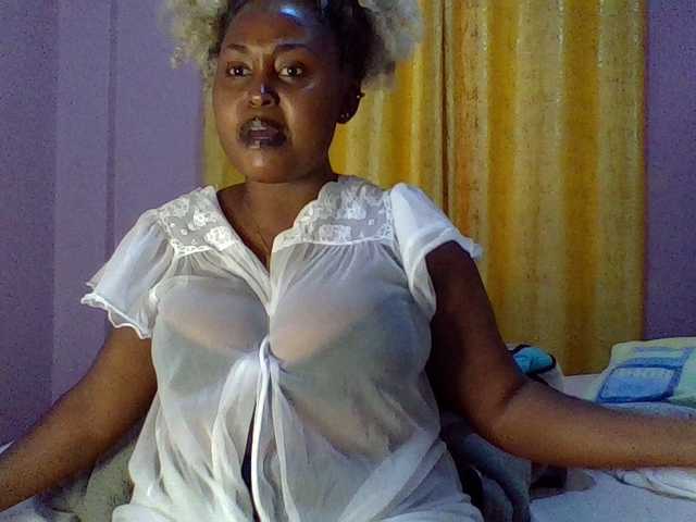 Curvysexy webcam bongacams model stream image