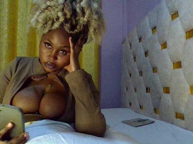 curvysexy's BongaCams show and profile