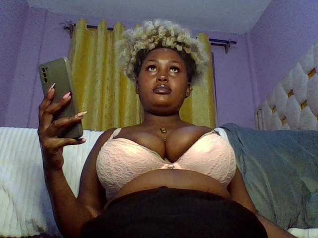 curvysexy's BongaCams show and profile