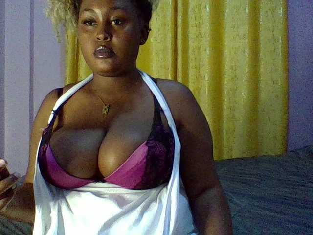 curvysexy's BongaCams show and profile